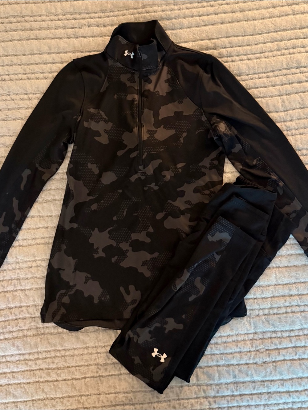 Under Armor Women’s ColdGear Armour Camo performance set